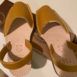 NWT Saffron PONS Avarcas sz 7